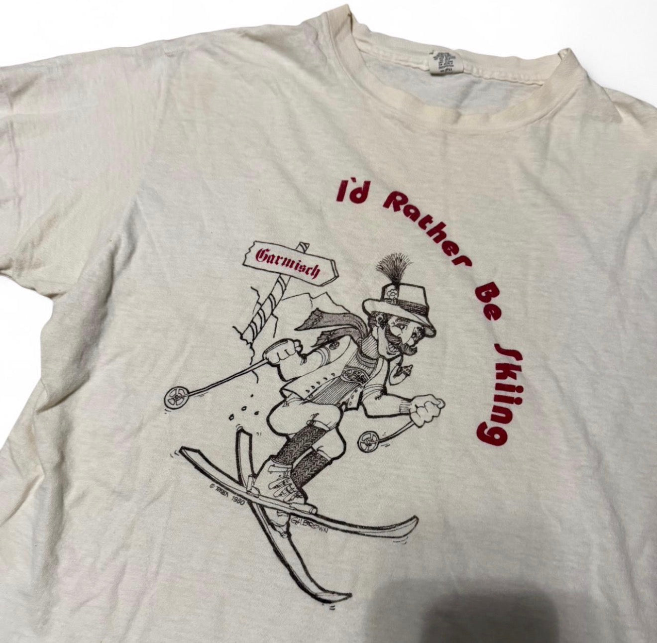White vintage 80s ski graphic tee ski